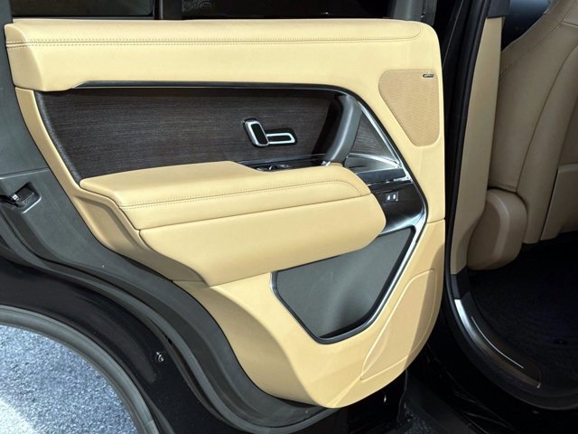 Used 2025 Land Rover Range Rover SE AWD/4WD image 13