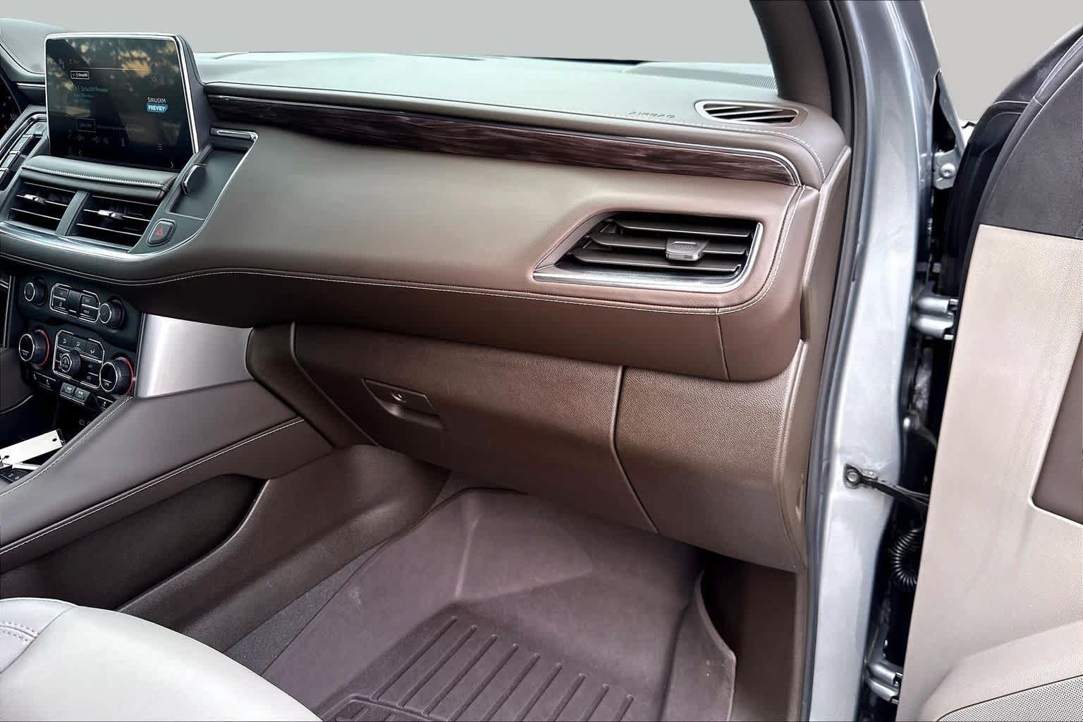 Used 2024 Chevrolet Tahoe LT w/ Luxury Package RWD image 18