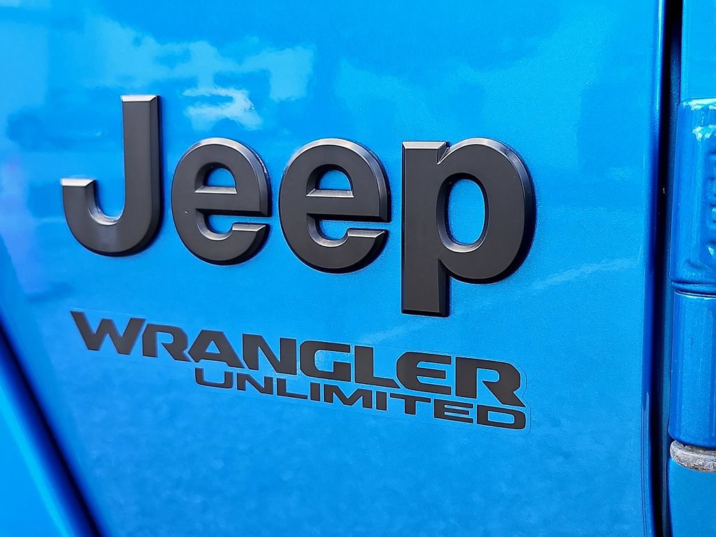 Used 2022 Jeep Wrangler Unlimited Sahara AWD/4WD image 31