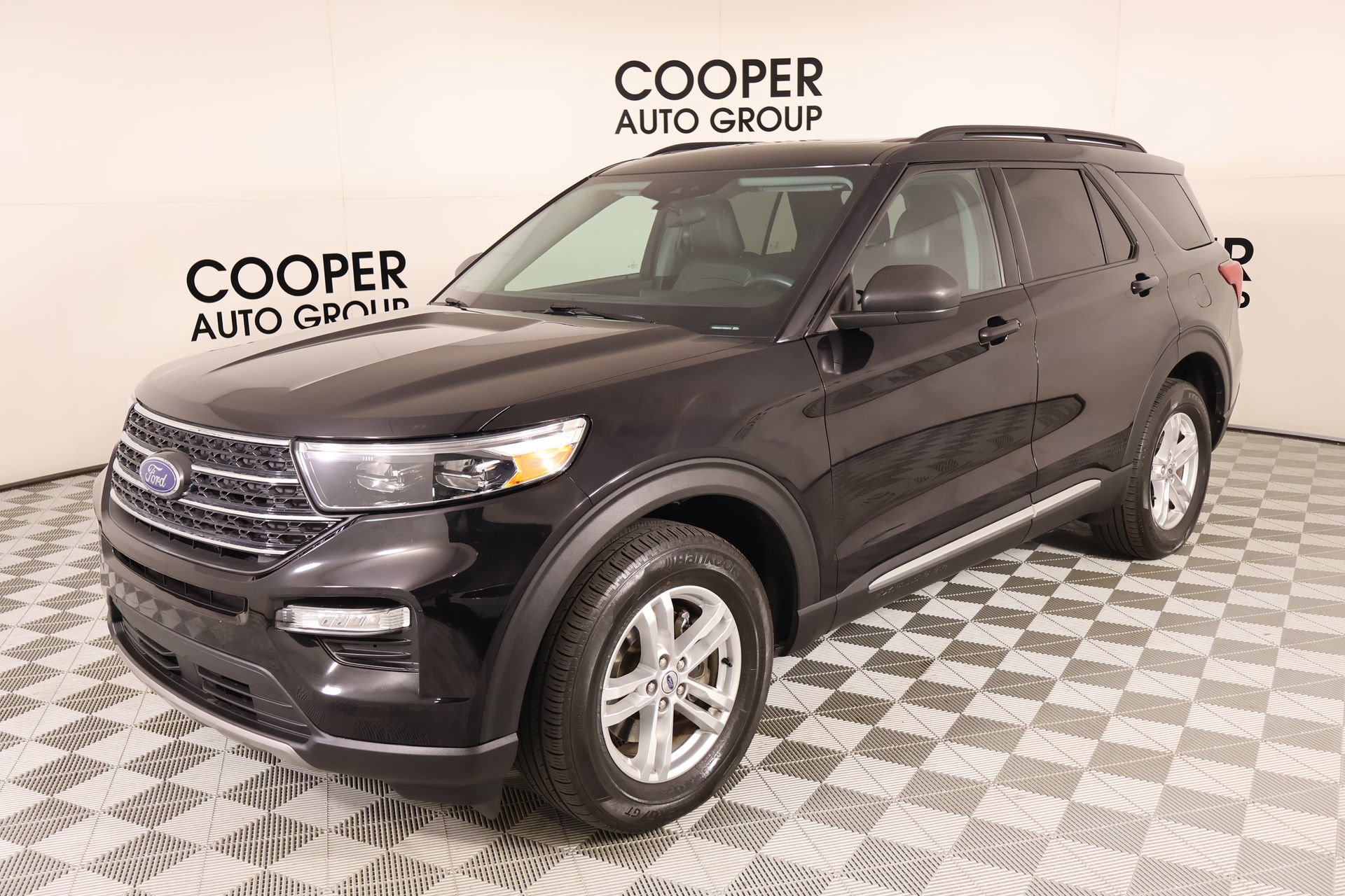 Used 2023 Ford Explorer XLT w/ Equipment Group 202A AWD/4WD image 10