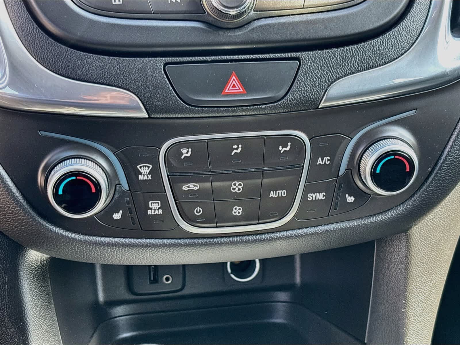 Used 2018 Chevrolet Equinox LT FWD image 15