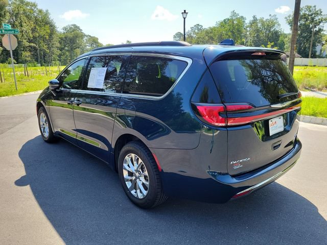 Used 2022 Chrysler Pacifica Touring-L AWD/4WD image 3
