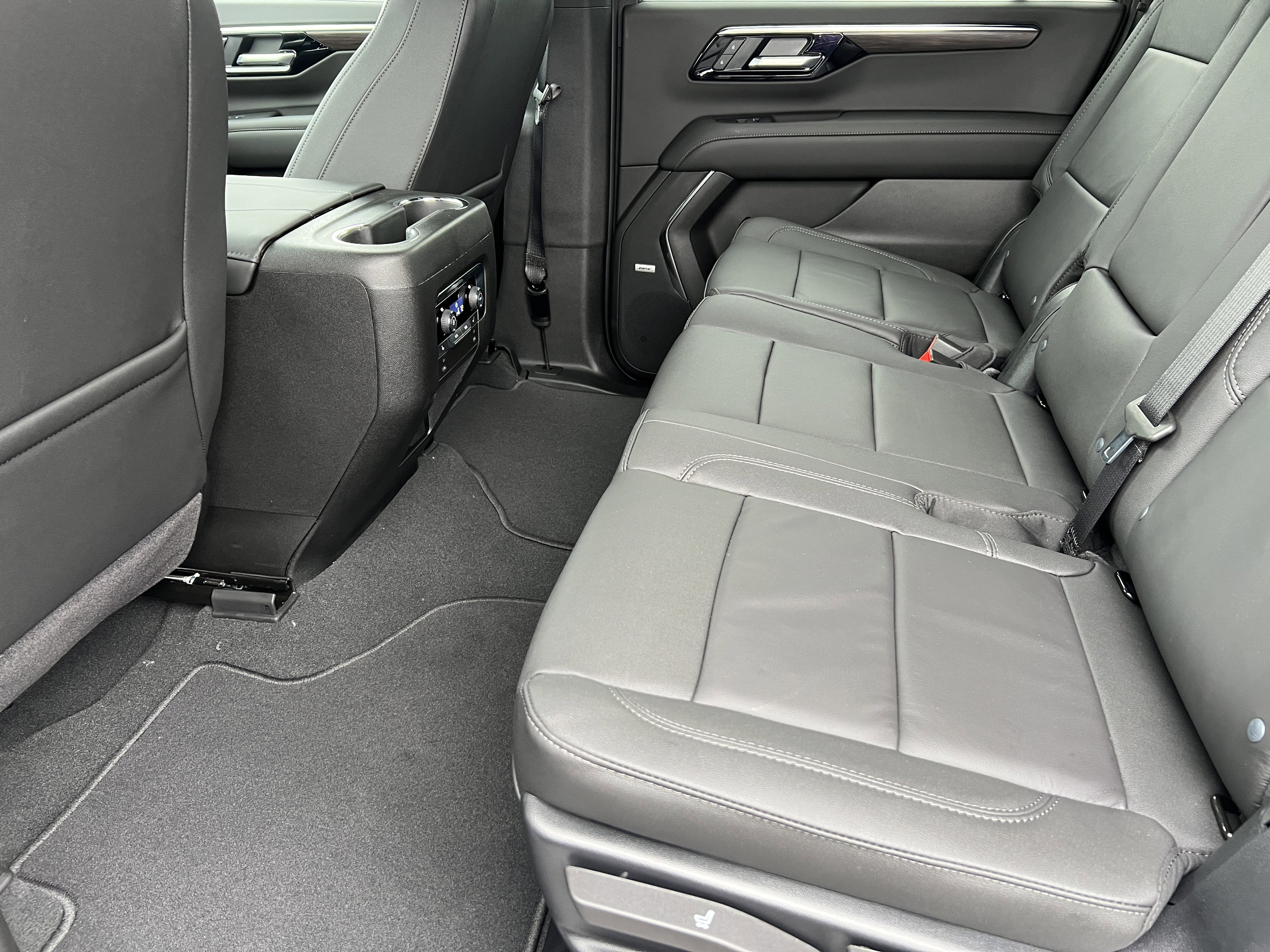 New 2026 Chevrolet Suburban LT w/ Comfort Package AWD/4WD image 15