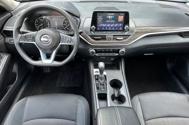 Used 2025 Nissan Altima 2.5 SV FWD image 17