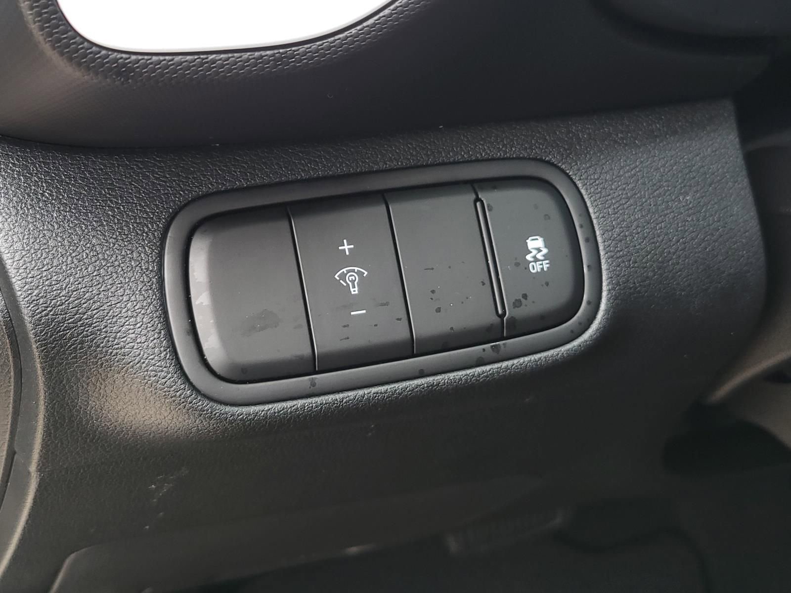 Certified 2024 Hyundai Venue Limited FWD image 18
