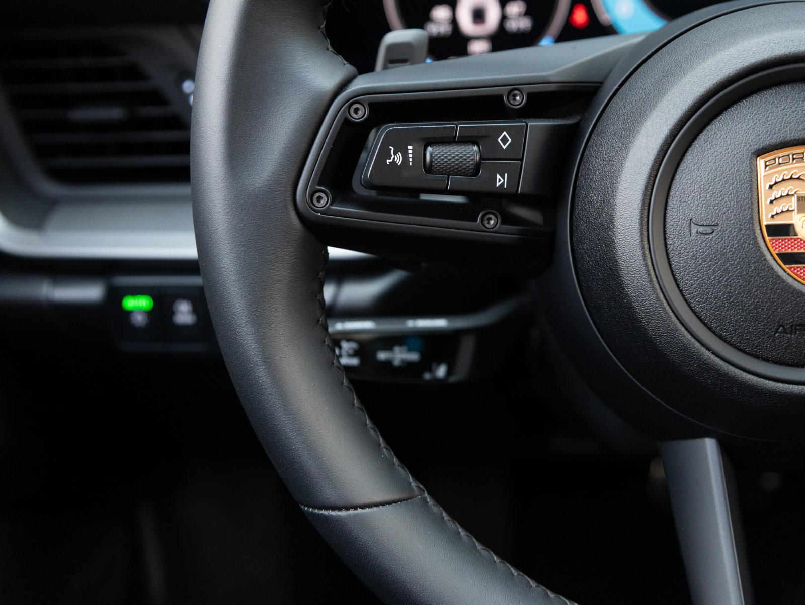 Certified 2025 Porsche 911 Carrera RWD image 15