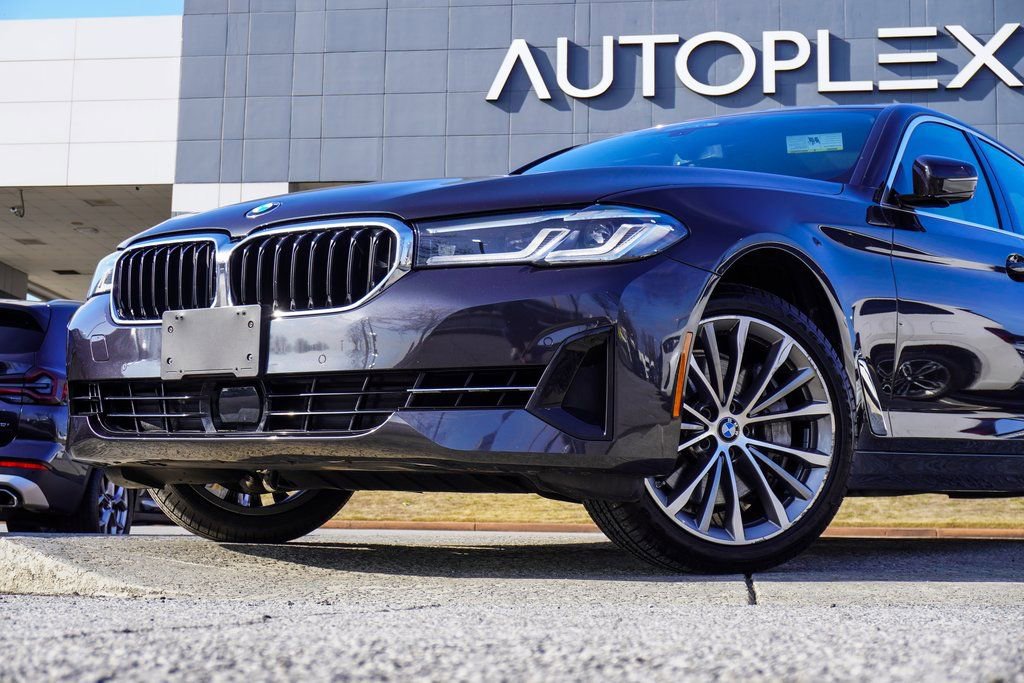 Used 2023 BMW 540i xDrive w/ Premium Package image 2