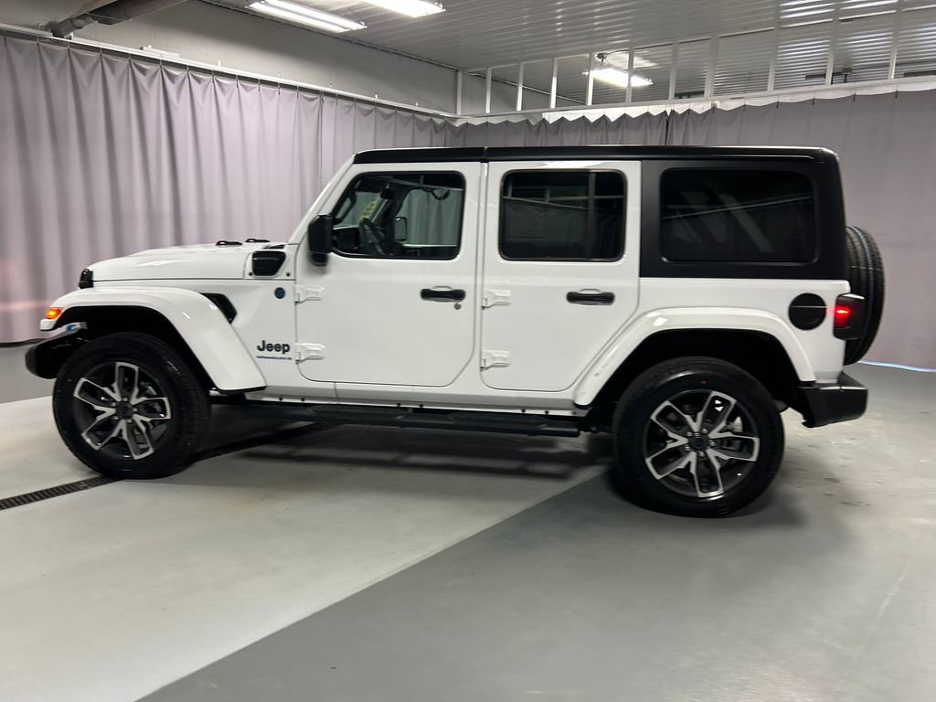 Used 2024 Jeep Wrangler Unlimited w/ Convenience Group image 4