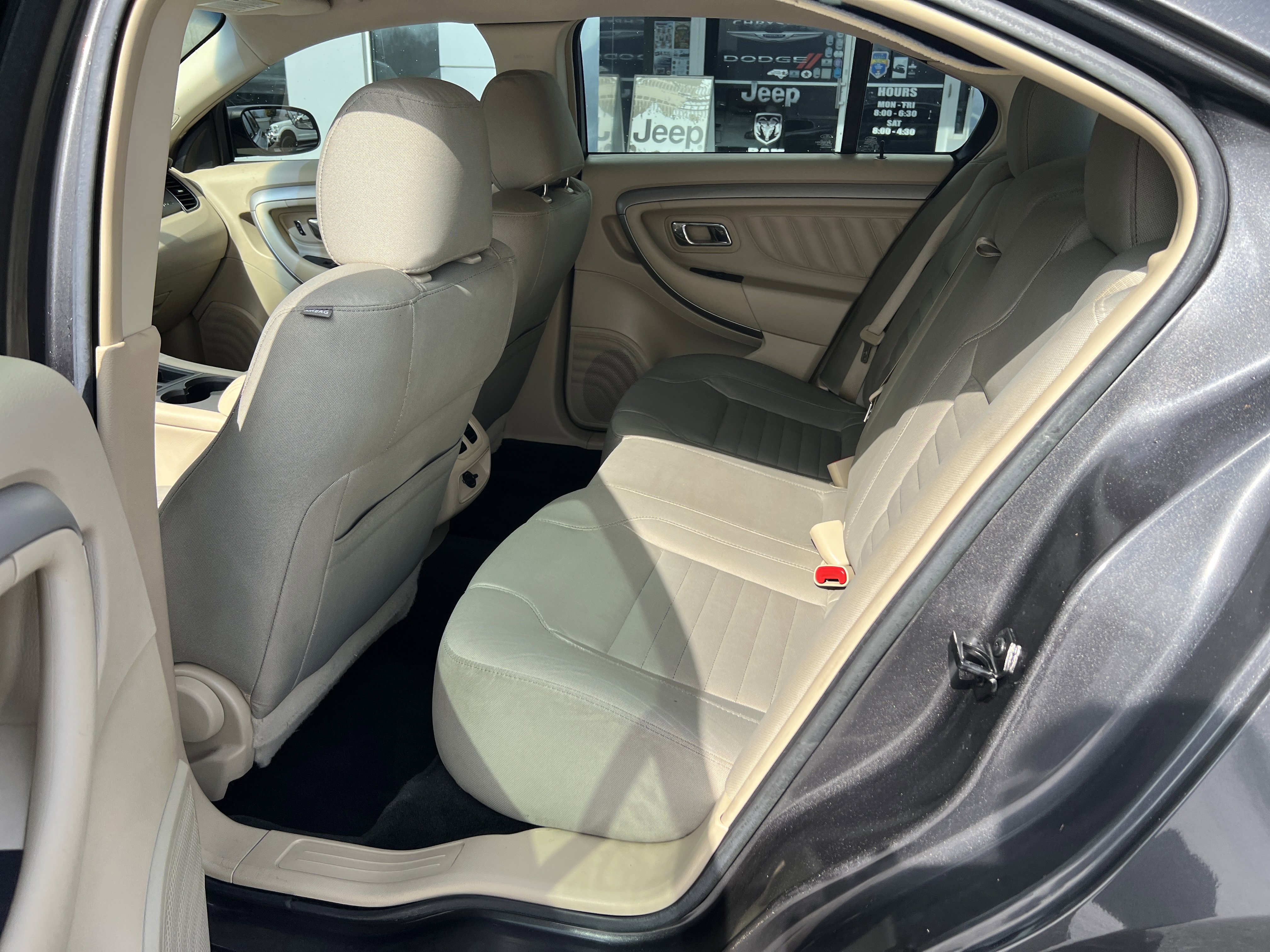 Used 2017 Ford Taurus SE FWD image 10