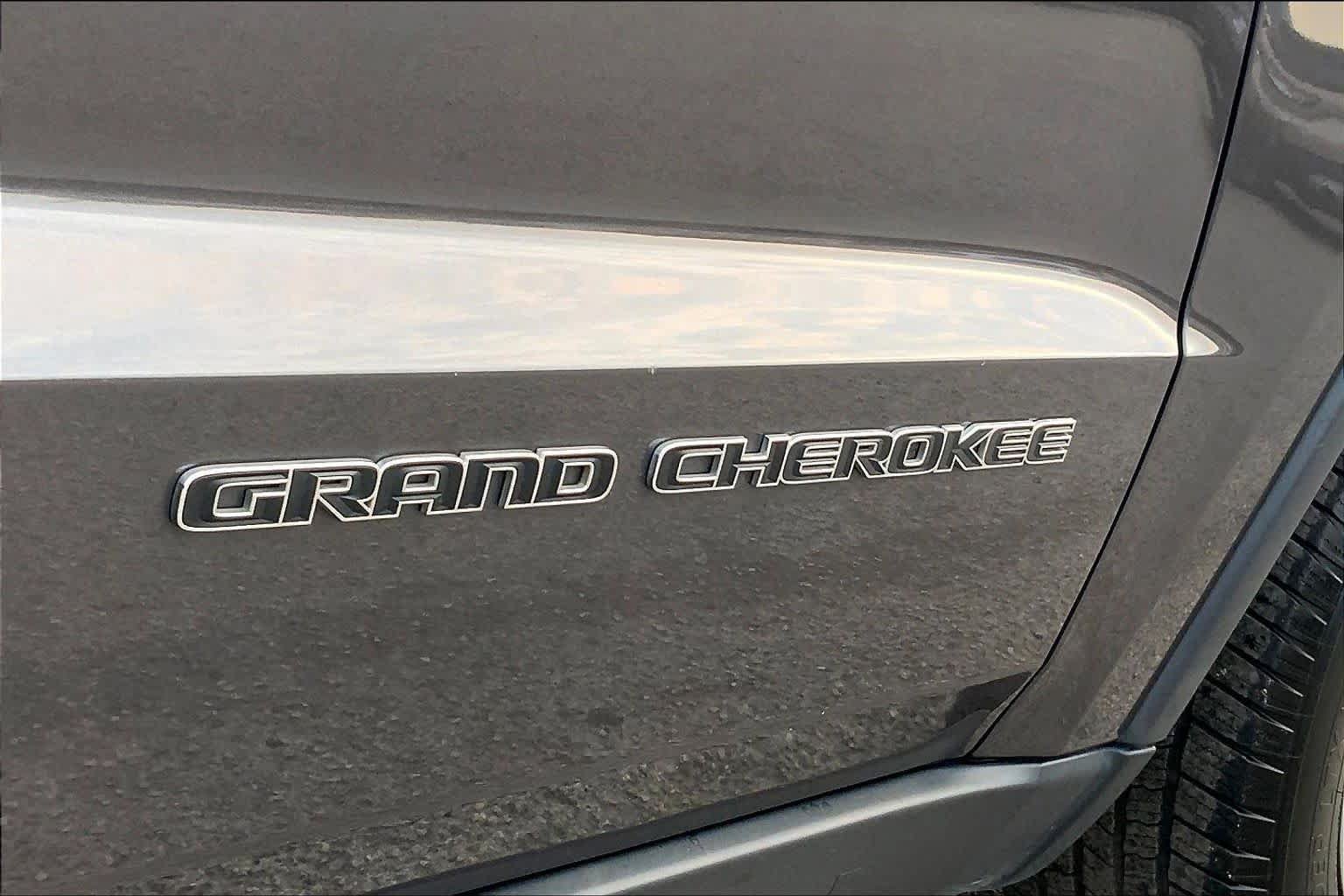 Used 2017 Jeep Grand Cherokee Limited w/ Luxury Group II AWD/4WD image 30