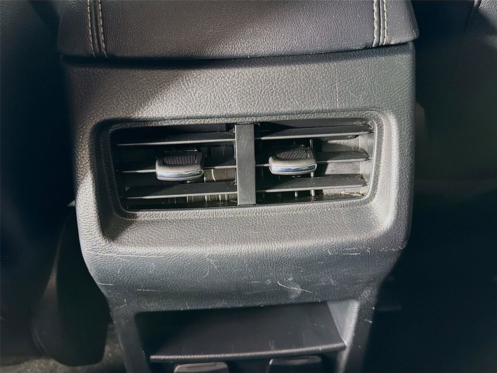 Used 2019 Ford Edge Titanium image 24