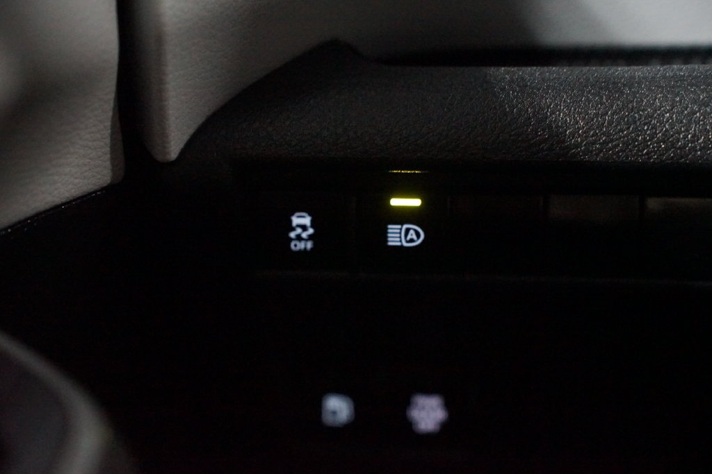 Certified 2025 Toyota Sienna XLE FWD image 24