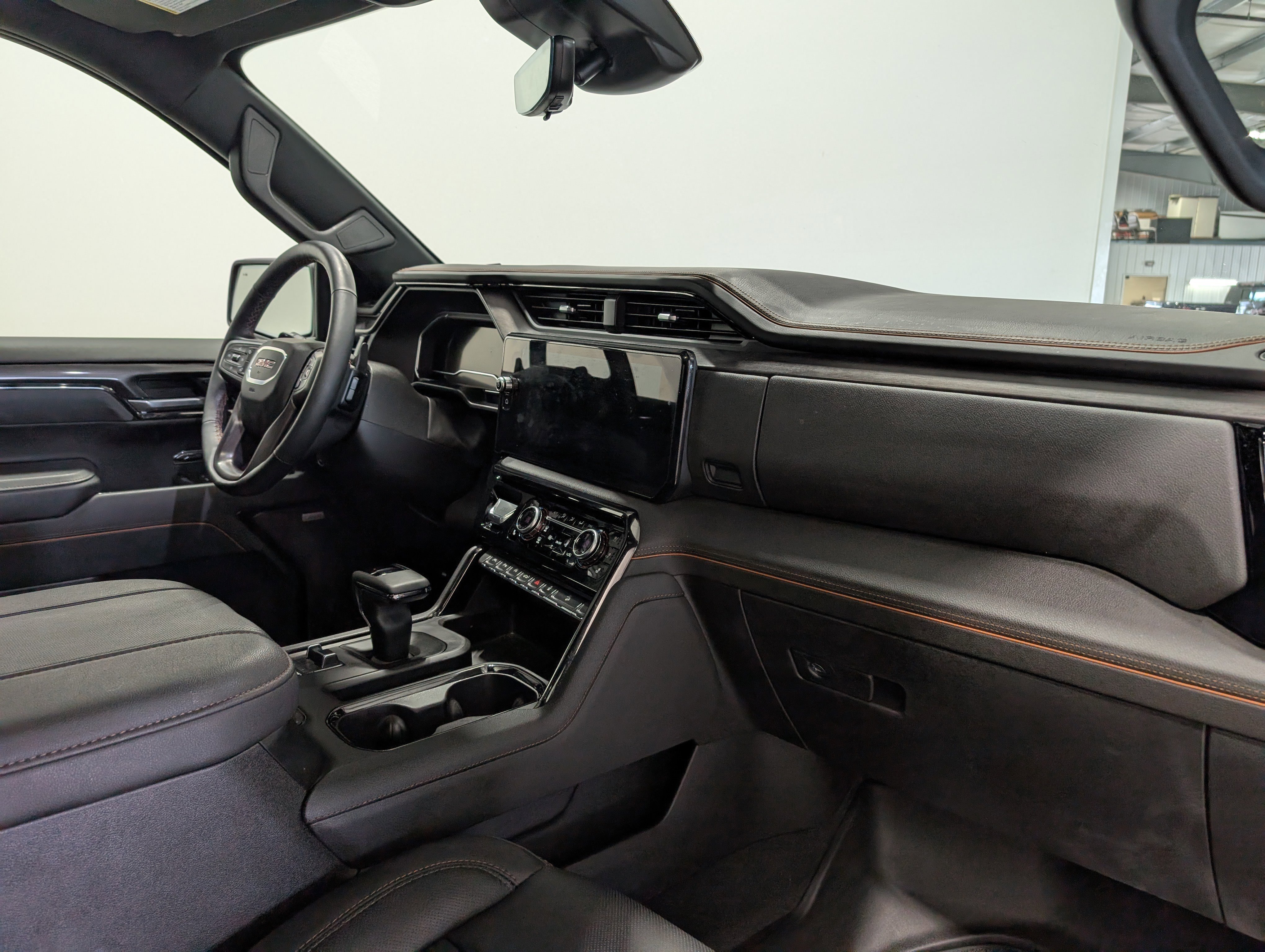 Used 2025 GMC Sierra 1500 AT4 w/ AT4 Premium Package image 17