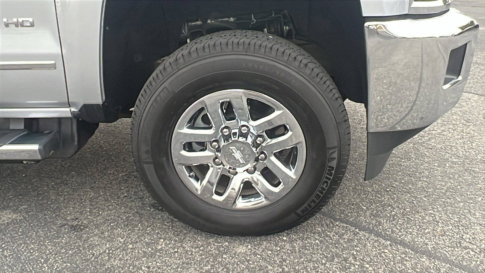 Used 2018 Chevrolet Silverado 2500 LTZ w/ LTZ Plus Package image 10