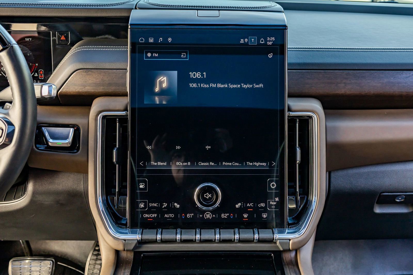 Used 2025 GMC Yukon Denali Ultimate image 24