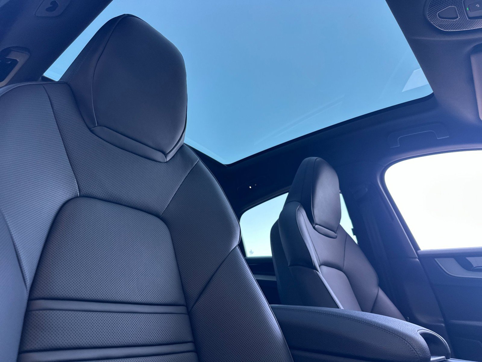 New 2025 Porsche Cayenne Coupe image 17