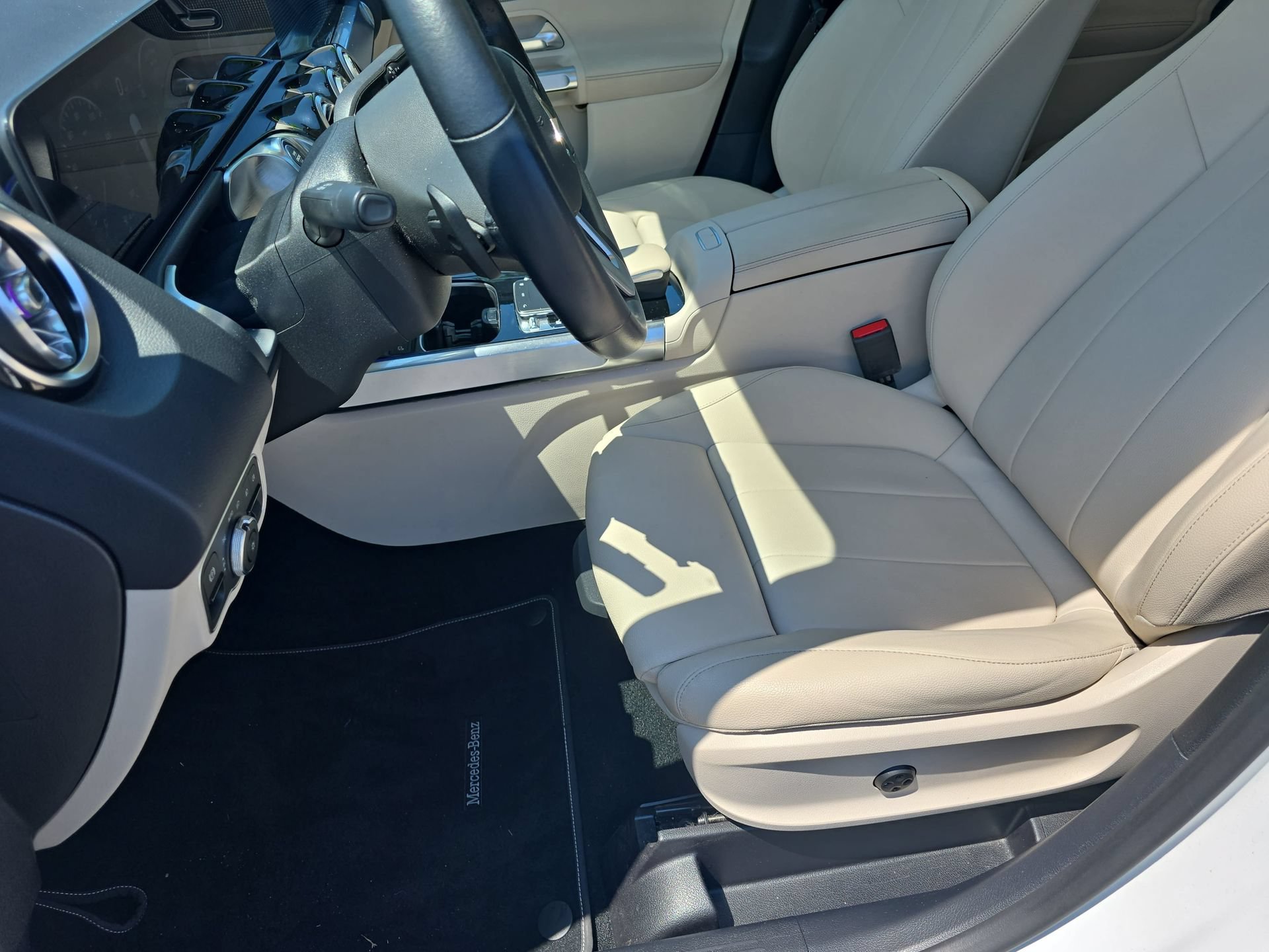 Used 2020 Mercedes-Benz GLB 250 4MATIC image 15