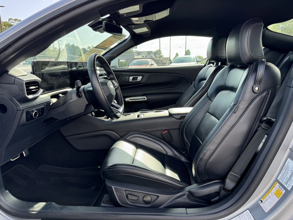Used 2024 Ford Mustang Premium image 4