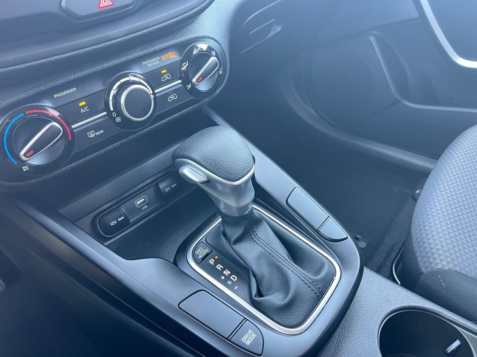 Used 2025 Kia Soul LX w/ LX Technology Package FWD image 36
