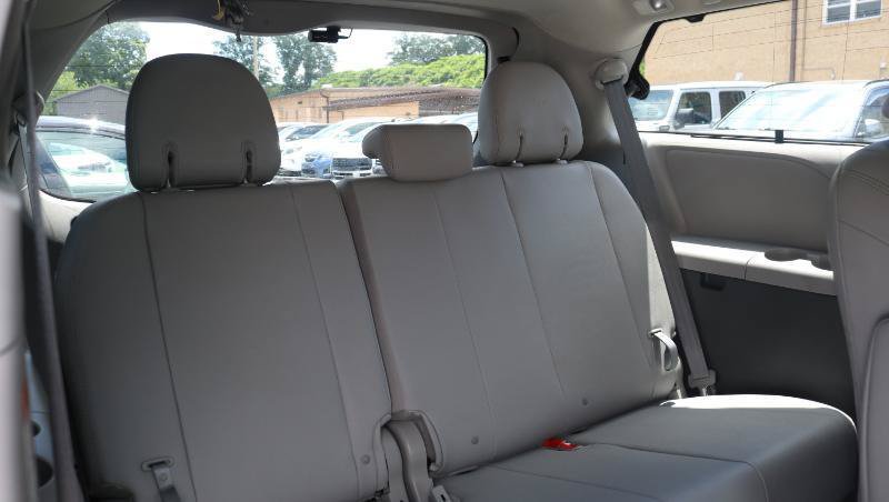 Used 2020 Toyota Sienna XLE AWD/4WD image 23