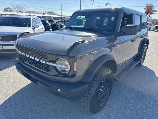 New 2025 Ford Bronco Outer Banks w/ Black Appearance Package