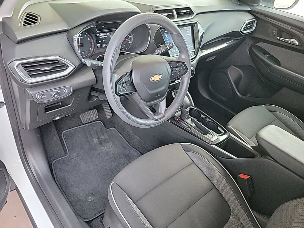 Used 2023 Chevrolet TrailBlazer LT w/ Convenience Package FWD image 9