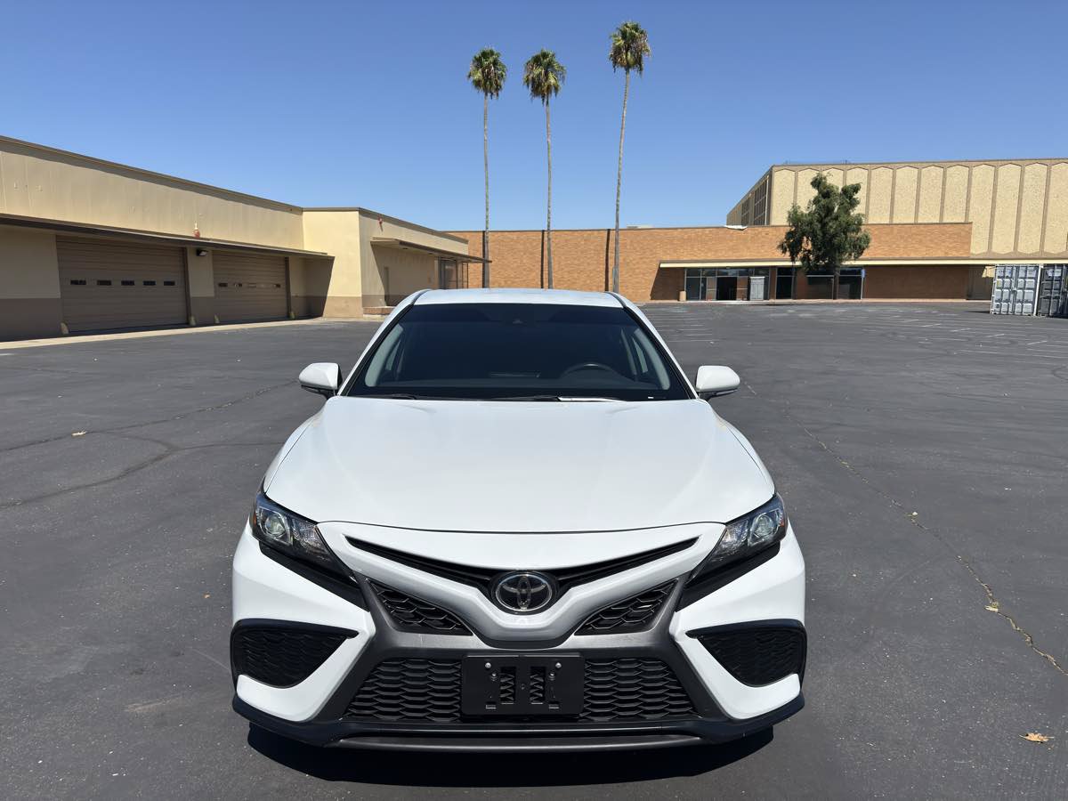 Used 2022 Toyota Camry SE FWD image 2