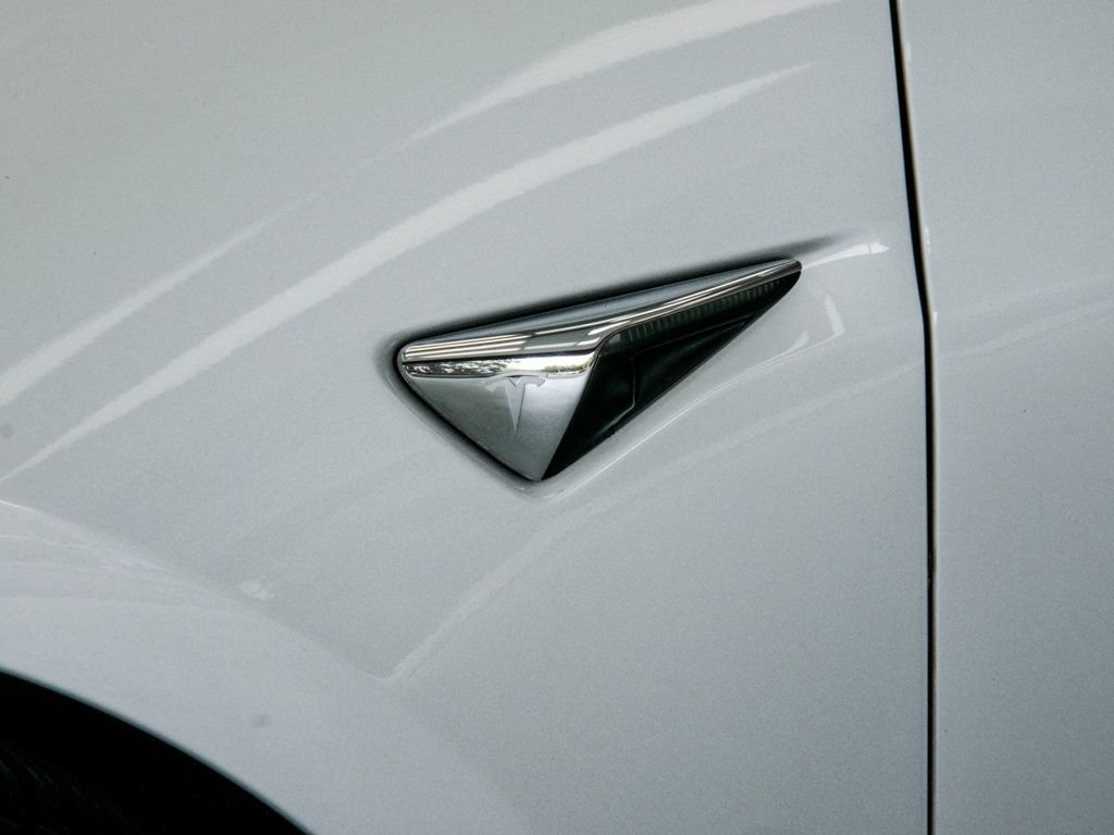 Used 2018 Tesla Model 3 Long Range AWD/4WD image 18