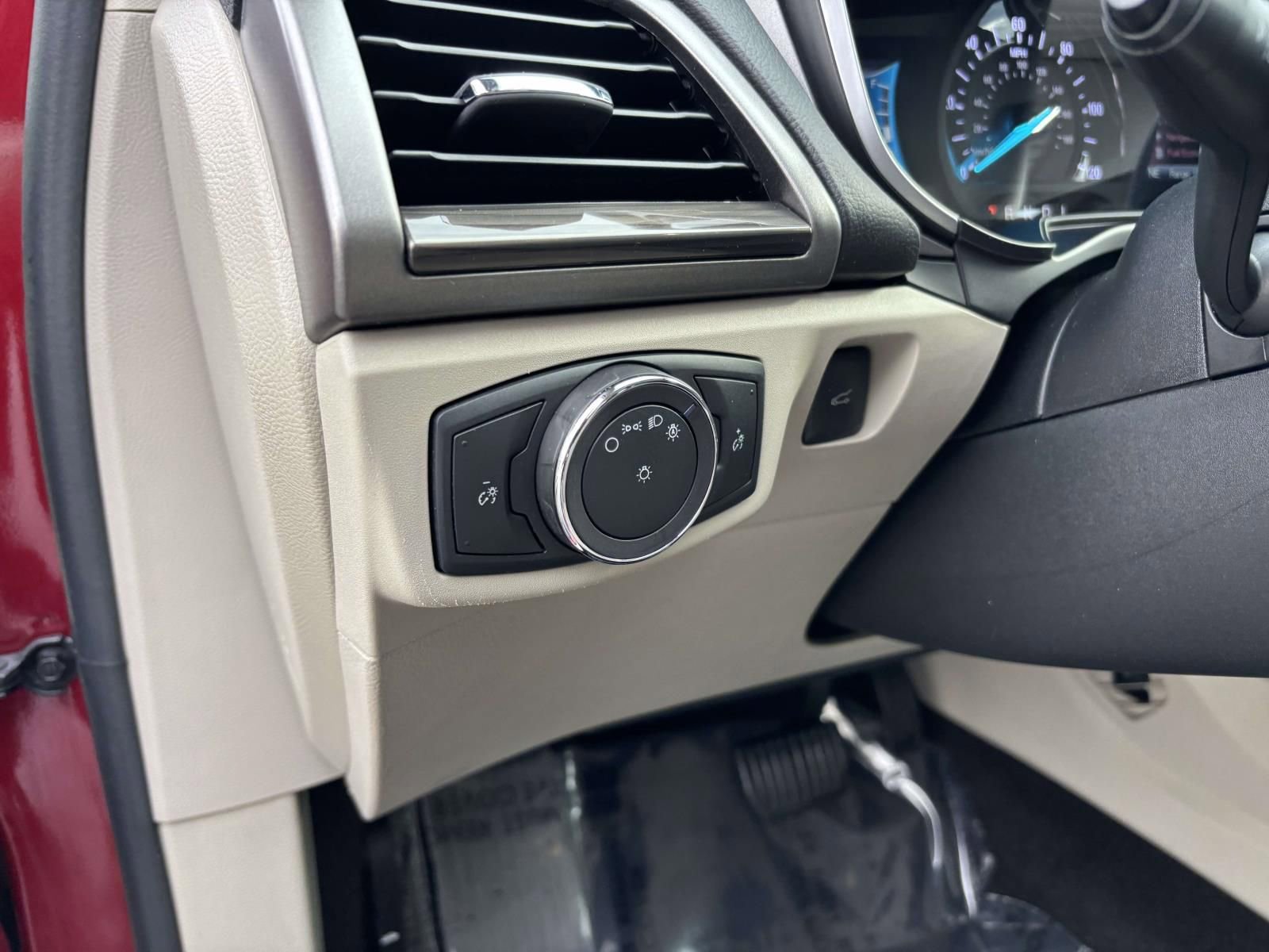 Used 2019 Ford Fusion SEL image 16