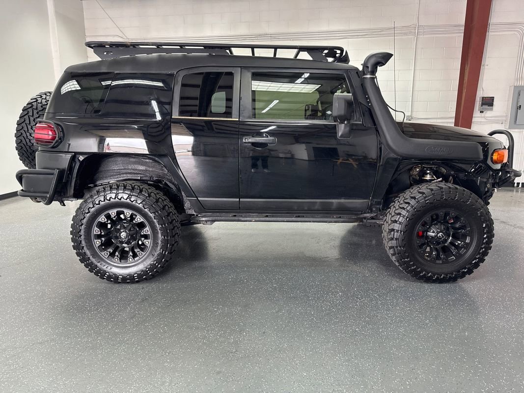 Used 2014 Toyota FJ Cruiser 4WD w/ Upgrade Package image 3