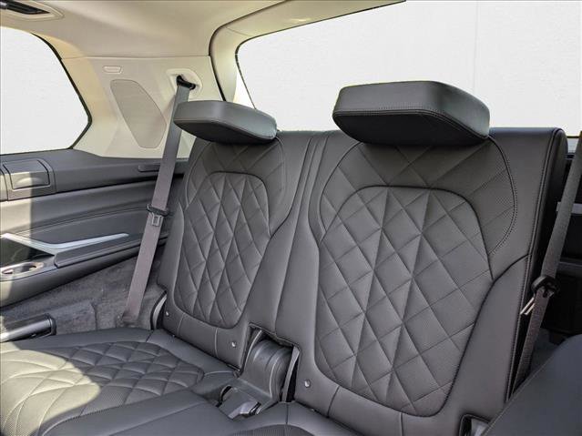 Used 2026 BMW X7 xDrive40i image 17