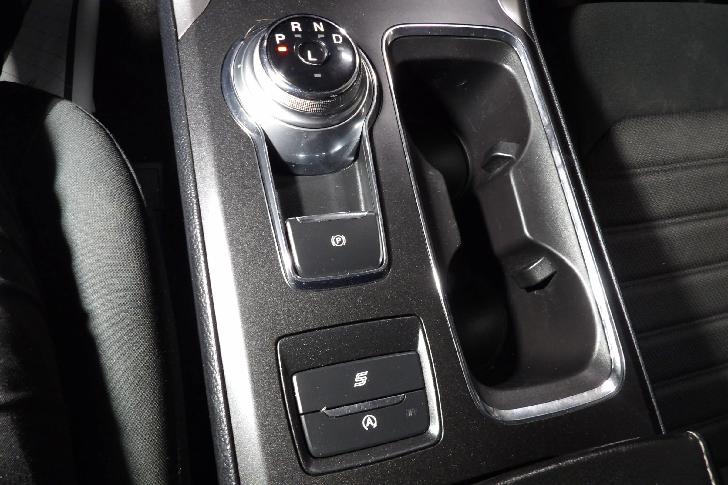 Used 2020 Ford Fusion SE image 11