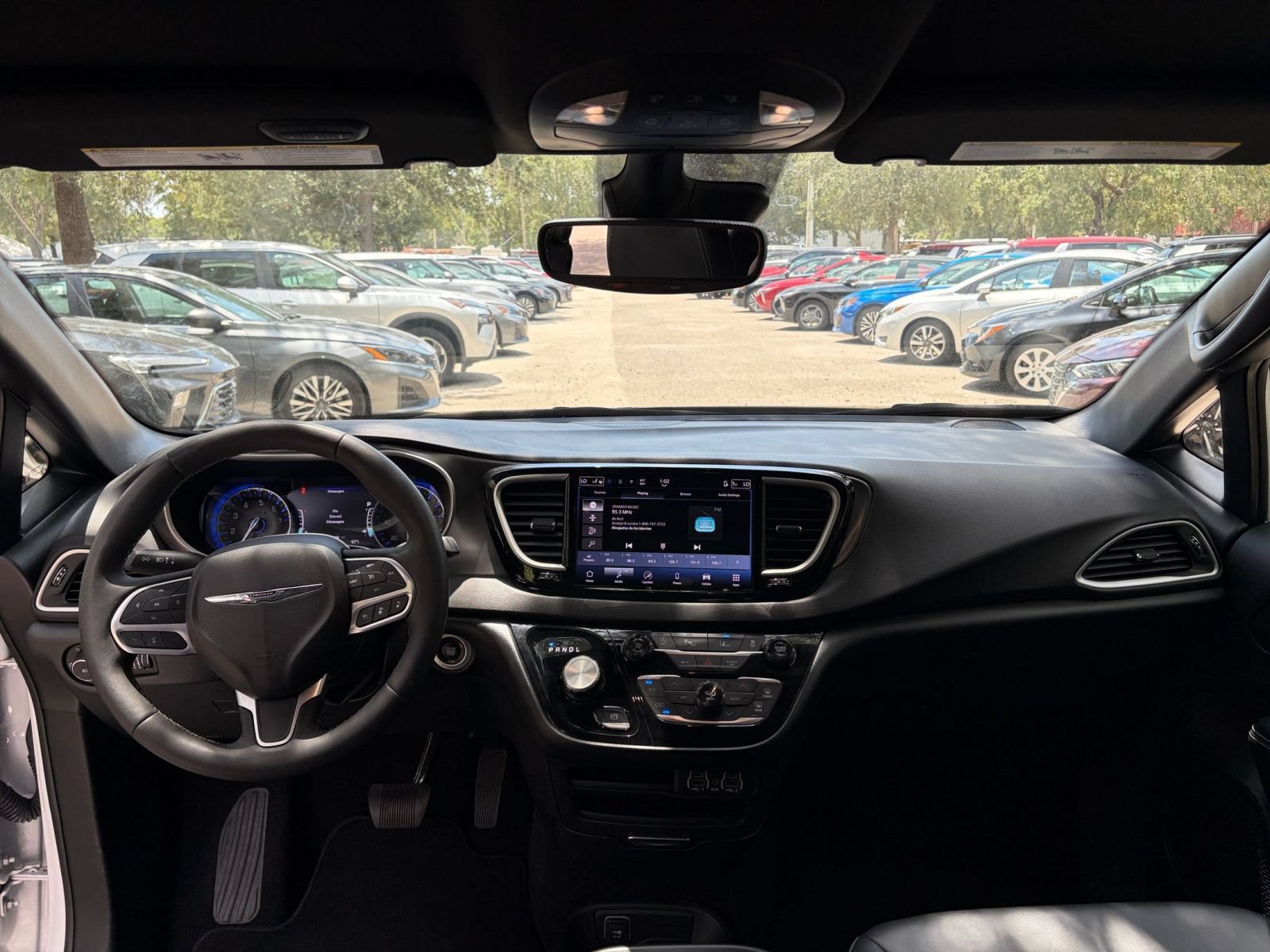 Used 2025 Chrysler Pacifica Select FWD image 35