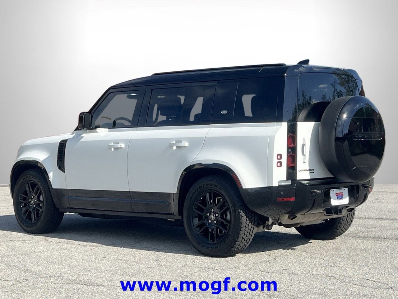 Used 2023 Land Rover Defender 110 X-Dynamic SE video 2