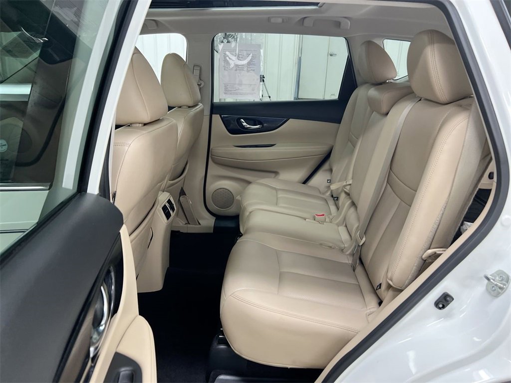 Used 2019 Nissan Rogue SL w/ Premium Package image 24