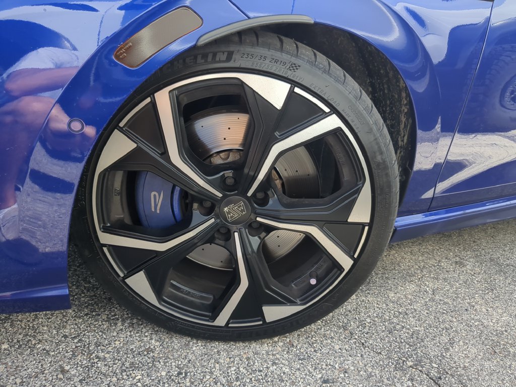 Used 2023 Volkswagen Golf R AWD/4WD image 34