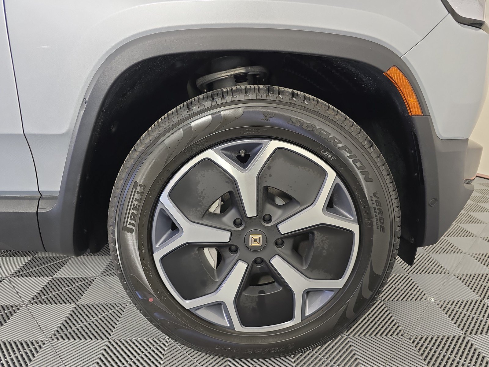 Used 2024 Rivian R1T Adventure AWD/4WD image 11
