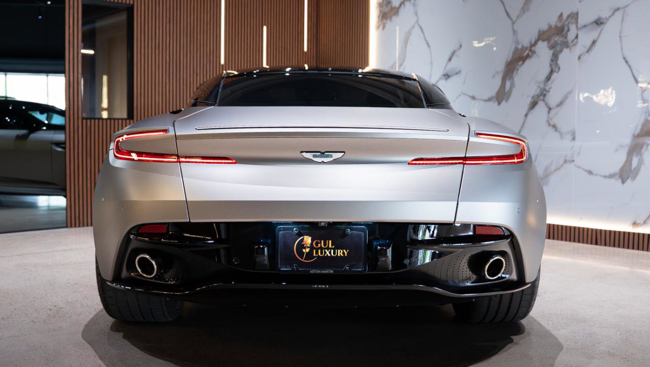 Used 2024 Aston Martin DB12 Coupe RWD image 5