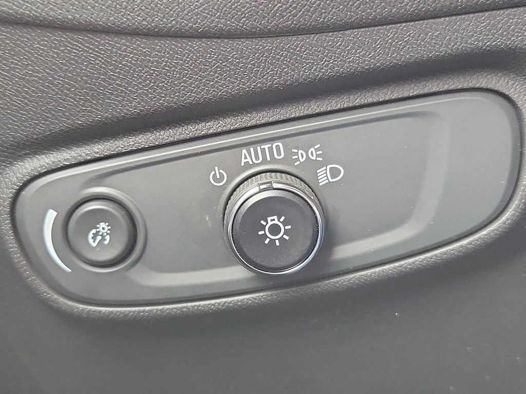 Certified 2023 Chevrolet Equinox RS FWD image 9