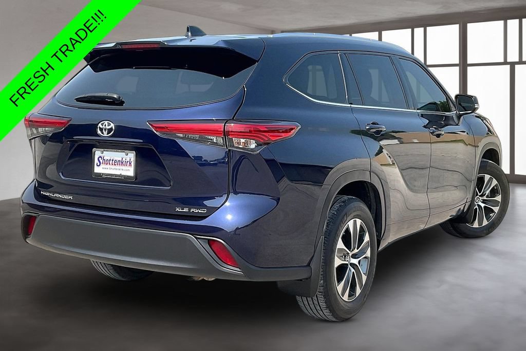 Used 2021 Toyota Highlander XLE AWD/4WD image 6