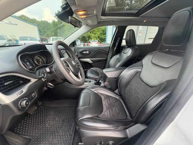 Used 2022 Jeep Cherokee Latitude w/ Sun & Sound Group AWD/4WD image 17