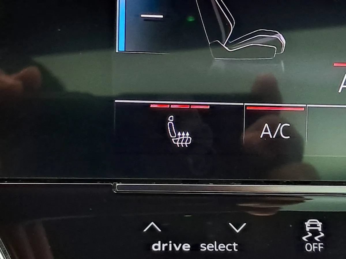 Used 2022 Audi S6 Premium Plus w/ S Sport Package AWD/4WD image 38