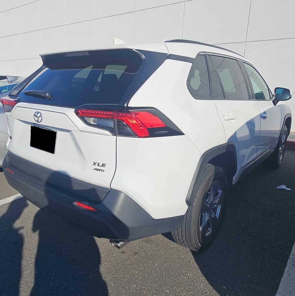 Used 2023 Toyota RAV4 XLE w/ Convenience Package image 6