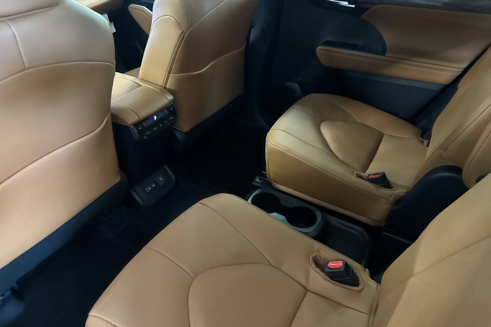 New 2026 Toyota Highlander Platinum AWD/4WD image 14