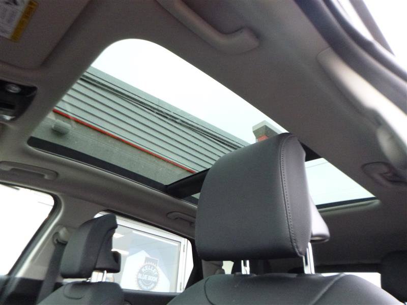 Used 2025 Kia Sportage SX Prestige image 18