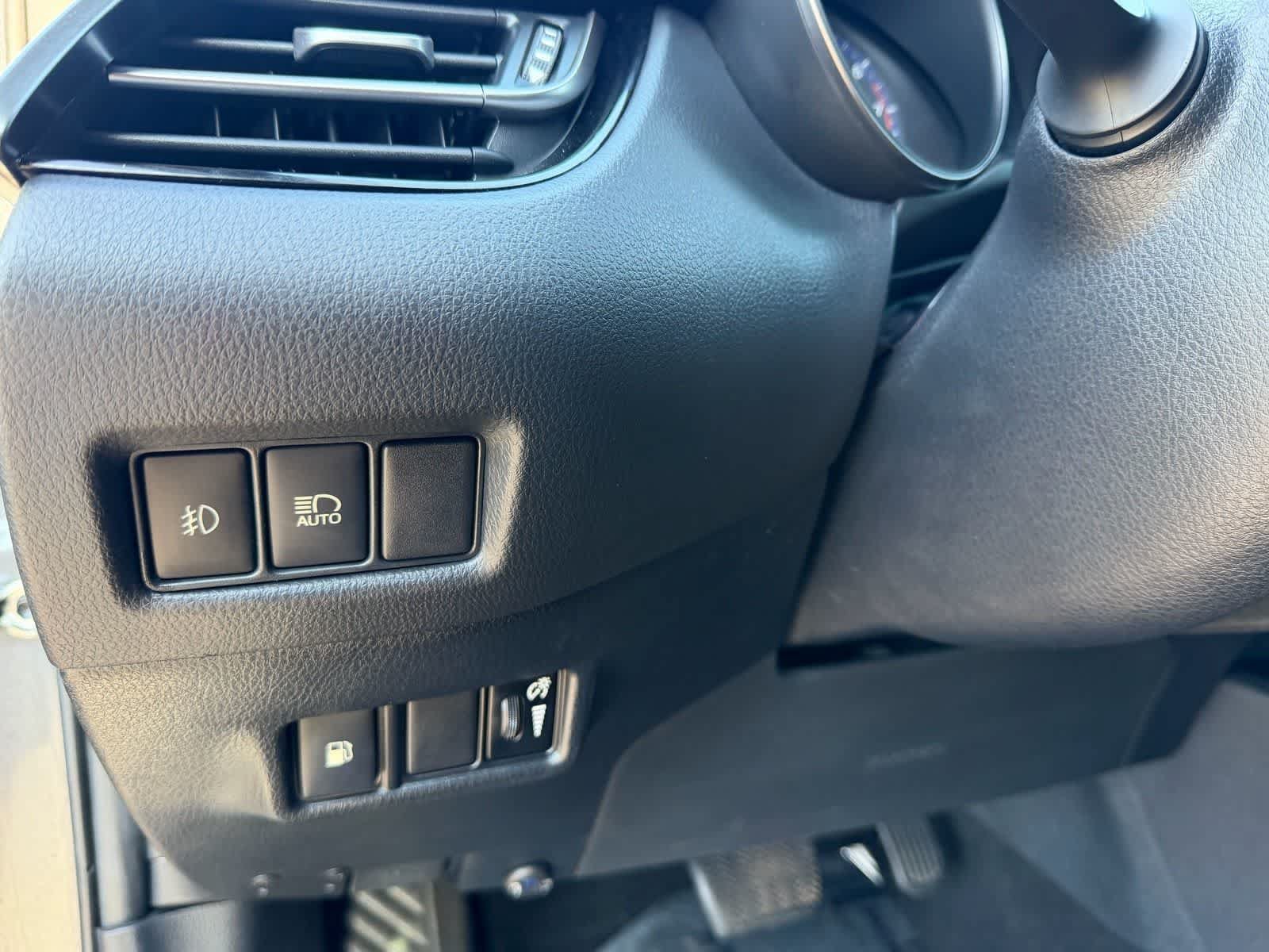 Used 2018 Toyota C-HR XLE FWD image 23