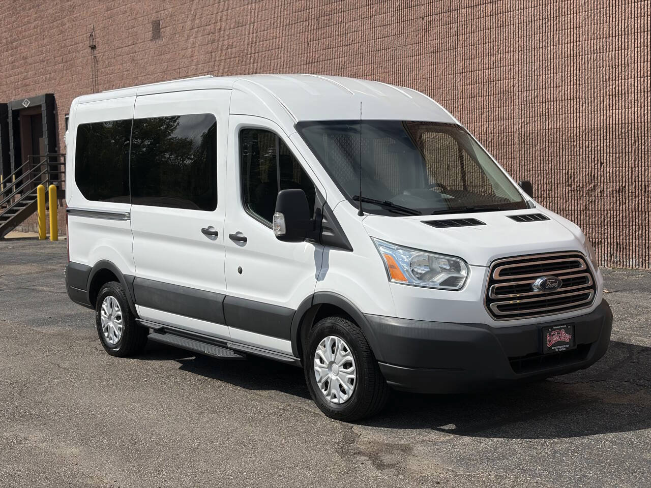 Used 2015 Ford Transit 150 XLT RWD image 2
