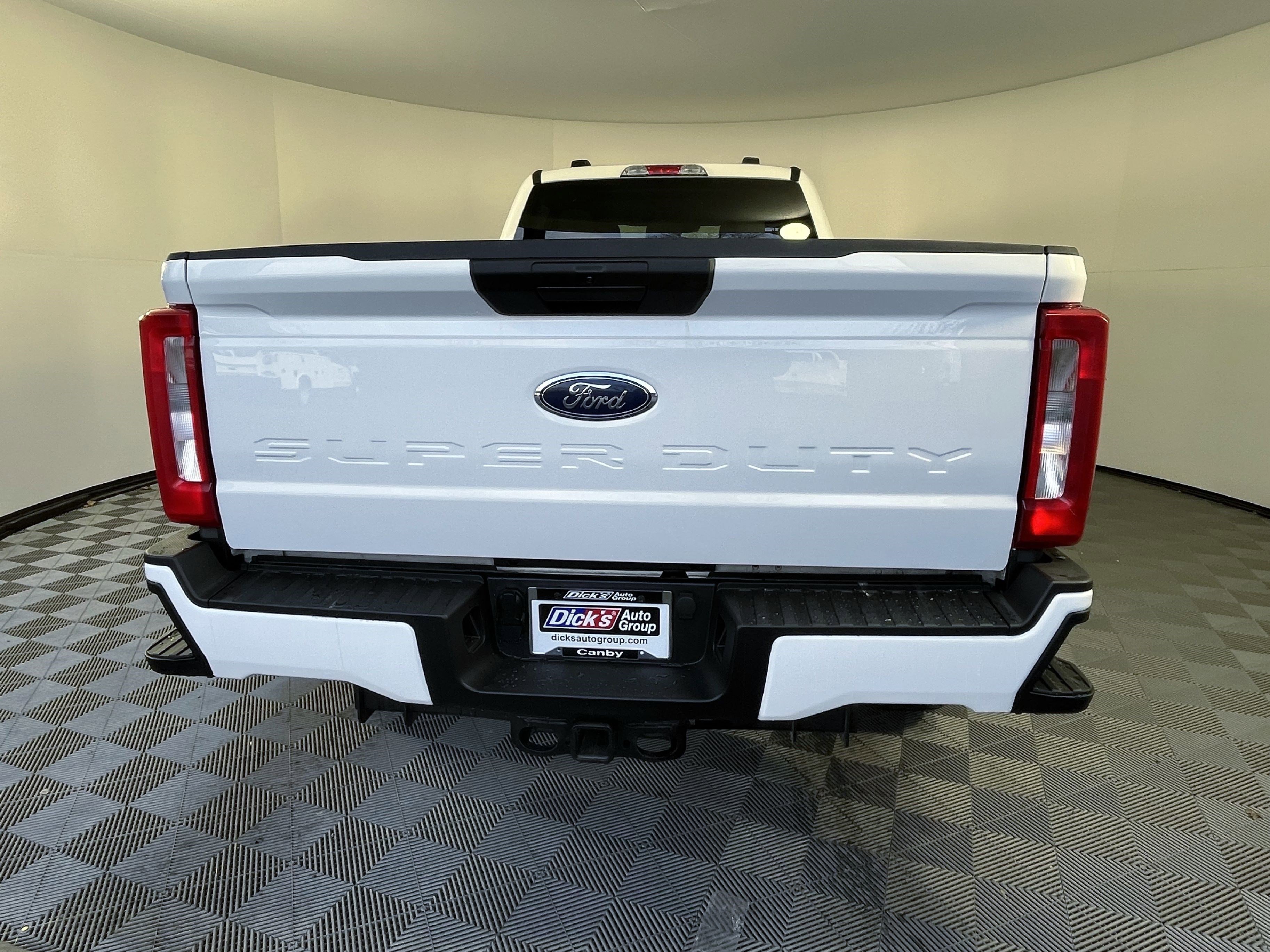 Used 2024 Ford F350 XLT image 4