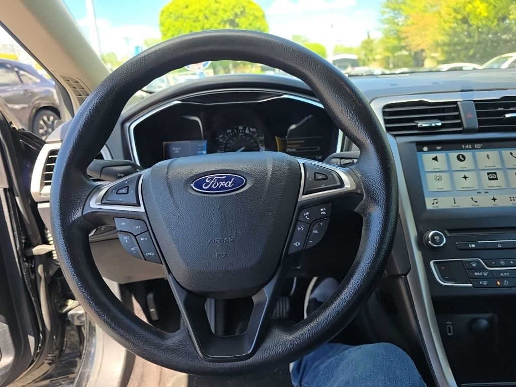 Used 2017 Ford Fusion SE w/ Fusion SE Technology Package FWD image 20