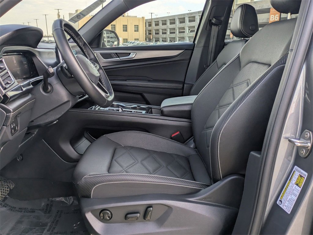 Used 2025 Volkswagen Atlas Cross Sport SE image 25